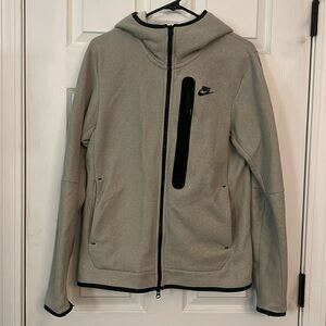 Men’s small Nike Sportswear Tech Fleece